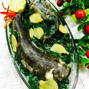 Cách làm canh cá bớp nấu lá lốt