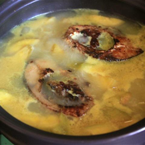 Cách làm canh cá chép nấu chuối xanh