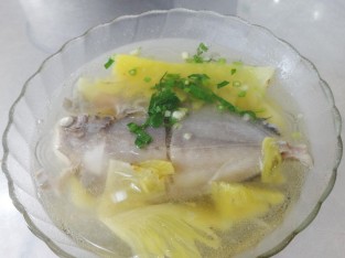 Canh cá chim trắng nấu thơm
