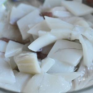 Cách làm canh chua chả mực