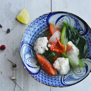 Cách làm canh chua chả mực