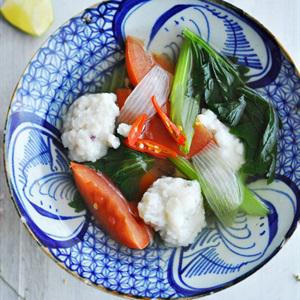 Cách làm canh chua chả mực