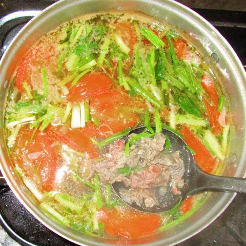 Cách làm canh cà chua thịt bò