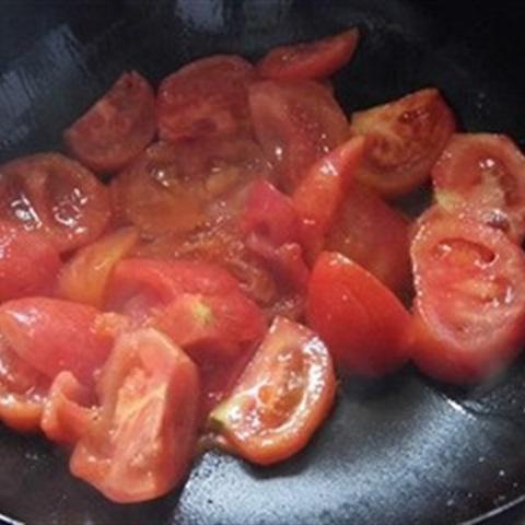 Cách làm canh cà chua trứng thịt viên