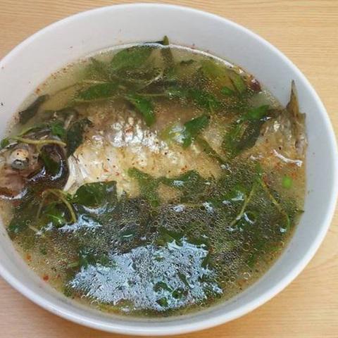 Cách làm canh cá diếc rau răm