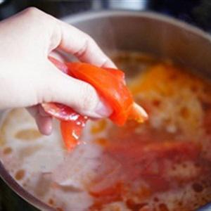 Cách làm canh cá hồi nấu thì là