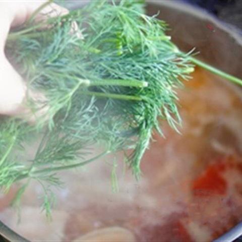 Cách làm canh cá hồi nấu thì là