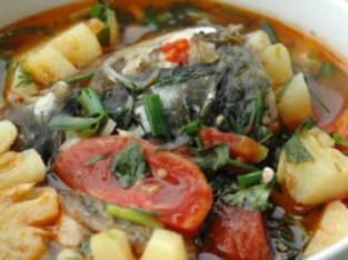 Canh cá nấu dứa
