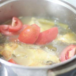 Cách làm canh cá nấu dưa chua