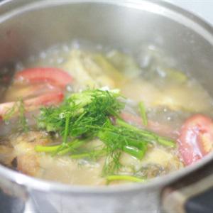 Cách làm canh cá nấu dưa chua