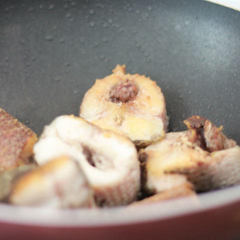 Cách làm canh cá nấu măng