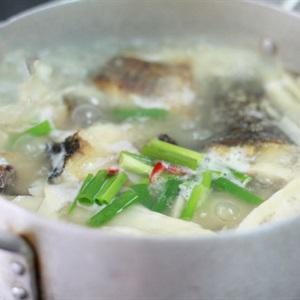 Cách làm canh cá nấu măng