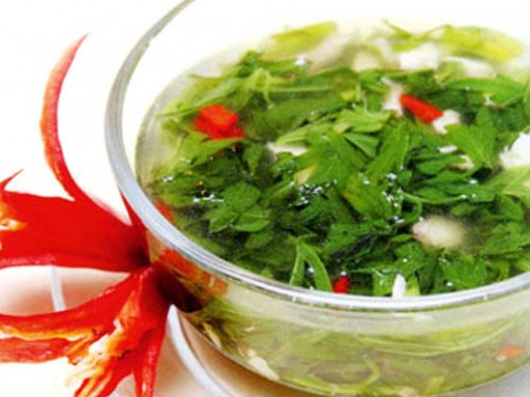 Canh cá ngải cứu