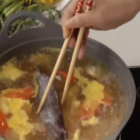 Cách làm canh cá rô rau nhút