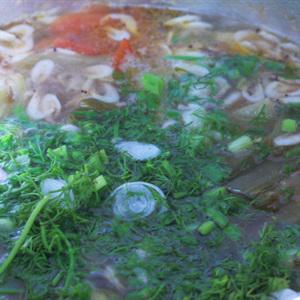 Cách làm canh cải chua nấu tép