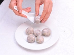 Canh cải chua tôm viên