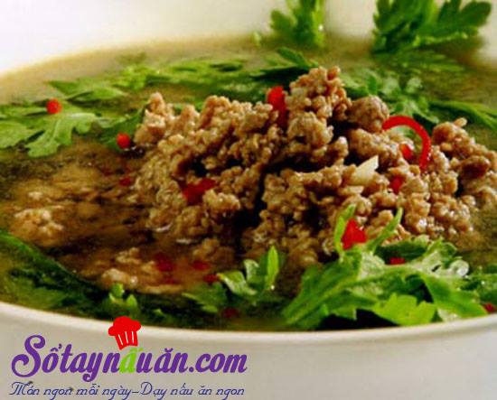 Canh cải cúc nấu thịt bổ dưỡng