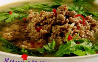 Canh cải cúc nấu thịt bổ dưỡng