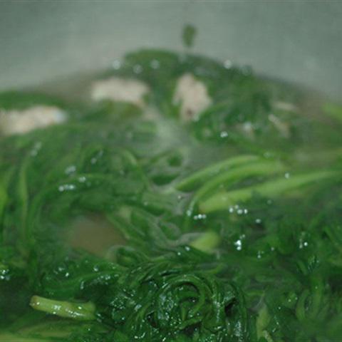 Cách làm canh cải cúc nấu thịt