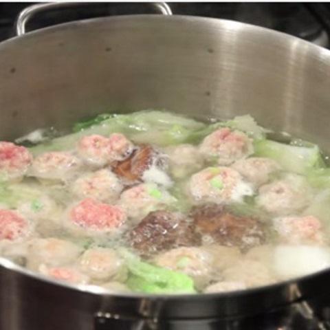 Cách làm canh cải thảo thịt viên