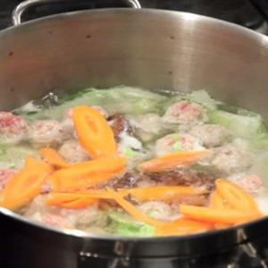 Cách làm canh cải thảo thịt viên