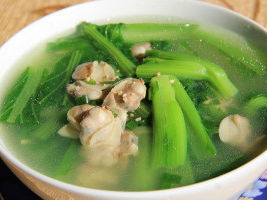 Canh cải xanh nấu nghêu