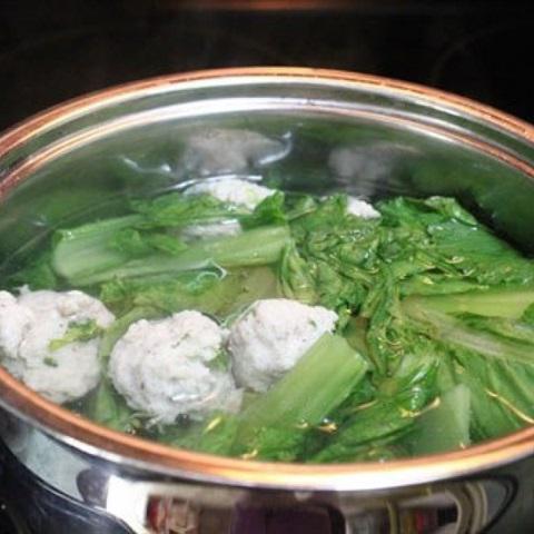 Cách làm canh chả cá nấu cải bẹ