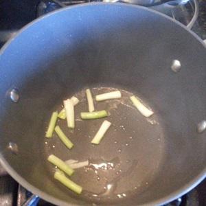 Cách làm canh chả cá nấu chua