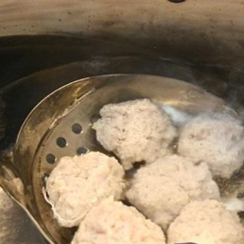 Cách làm canh chả gà rau củ