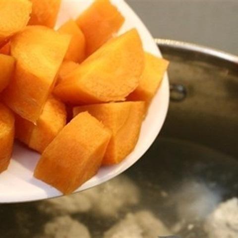 Cách làm canh chả gà rau củ