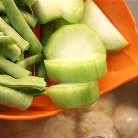 Cách làm canh chả gà rau củ