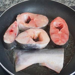 Cách làm canh chua cá ba sa