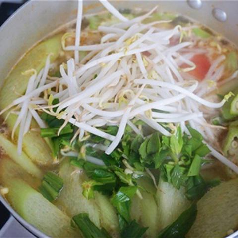 Cách làm canh chua cá ba sa