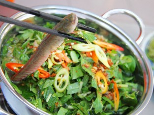 Canh chua cá kèo lá giang