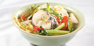 Canh chua cá lăng rau nhút