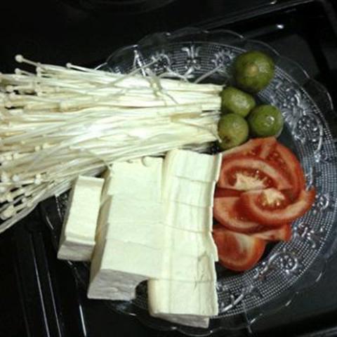 Cách nấu canh chua cay nấm kim châm đậu hũ