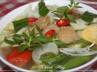 Canh chua chả cá thác lác
