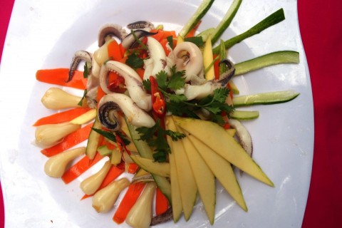 Canh chua đầu cá hồi