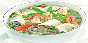 Canh chua nấu cá hồi
