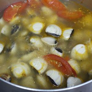 Cách làm canh chua rau nhút nấu nghêu