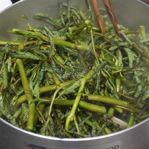 Cách làm canh chua rau nhút nấu nghêu