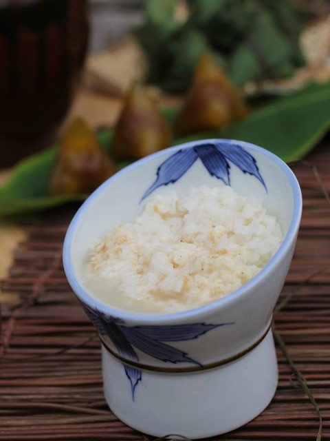 Canh củ dền hầm nấm kim châm