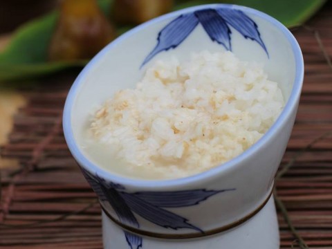 Canh củ dền hầm nấm kim châm