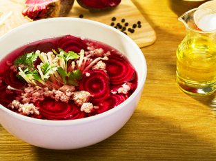 Canh củ dền hầm nấm kim châm