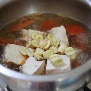 Cách làm canh đậu hũ hạt sen