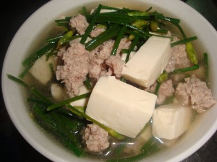 Canh đậu hũ non bông hẹ