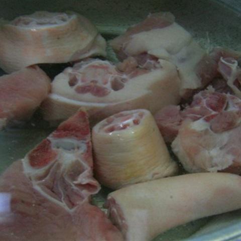 Cách nấu canh đậu phộng hầm đuôi heo