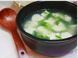 Canh đậu phụ nấu rong biển tươi