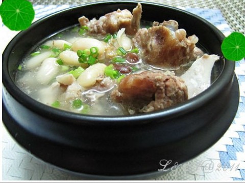 Canh đậu trắng hầm xương