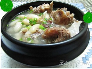 Canh đậu trắng hầm xương
